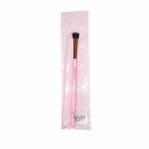 Mally Beauty All-Over Eyeshadow Brush | Brand New 🎀
